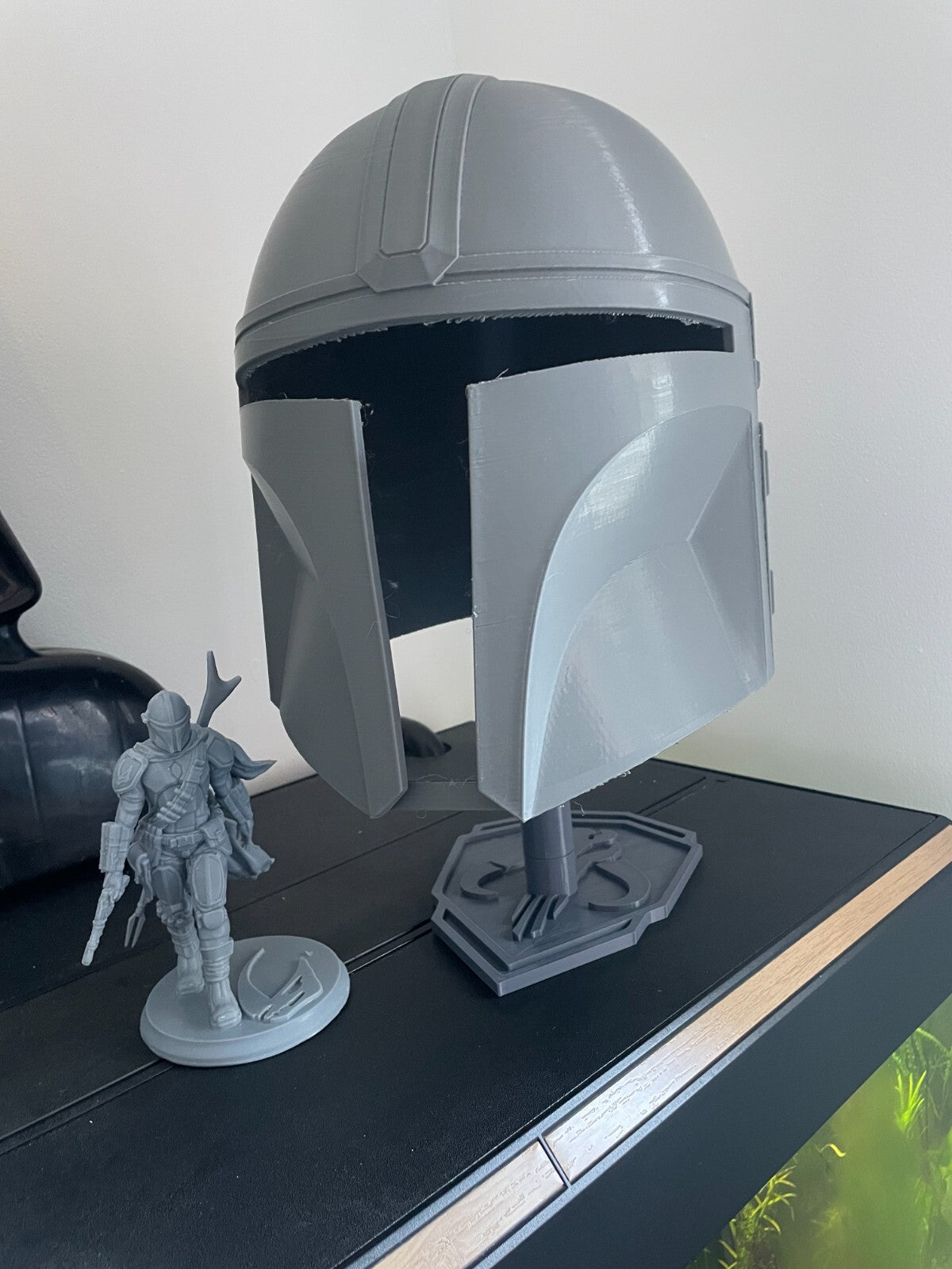 Star Wars helmet stand, Mandalorian, Mythosaur